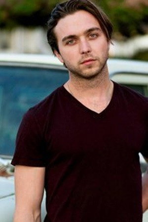 D'Angelo Midili as James in Ayla