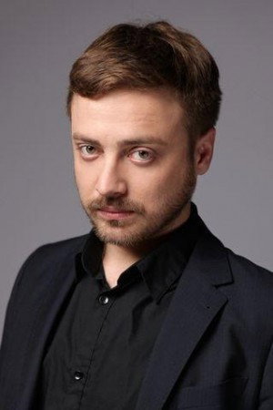 Vladimir Bashkirov as Mukhin in 1941