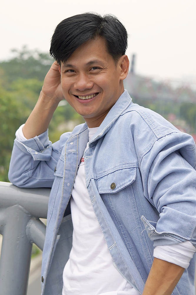 Võ Thành Tâm as Duy Khánh in The White Flower by the River
