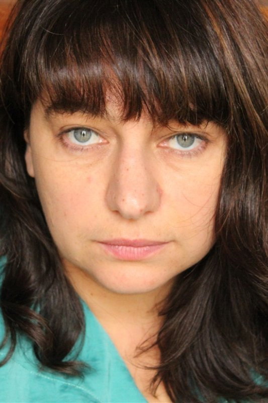 Véronique Dossetto as Nadine in Ces jours heureux