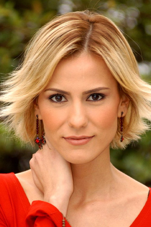 Zeynep Tokuş as Deniz in Hırçın Menekşe