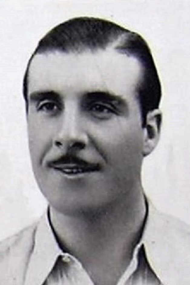 Raúl Cancio as Presentador concurso chotis in The Unruly Girl