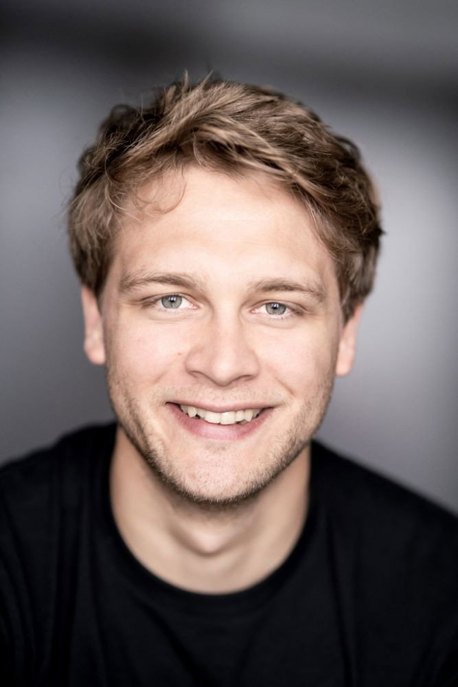 Luan Gummich as Eric Pauls in Osten
