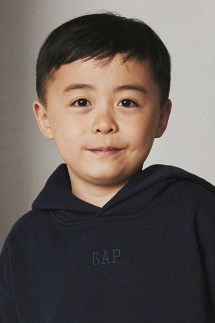 Dohyun Noel Hwang as Child Dong-Hyun in Riceboy Sleeps