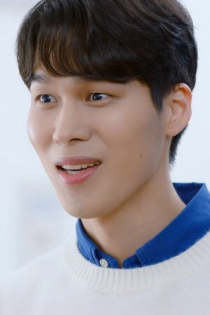 Lee Ki-hyun as Seo Haet-bit in Light on Me