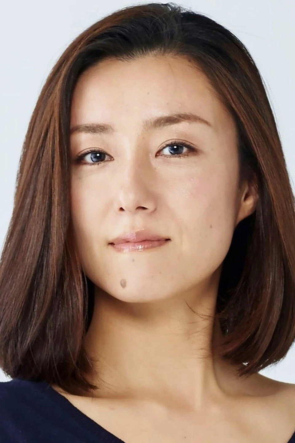 東風万智子 as Murakami Aoi in Tokyo Poverty Girl