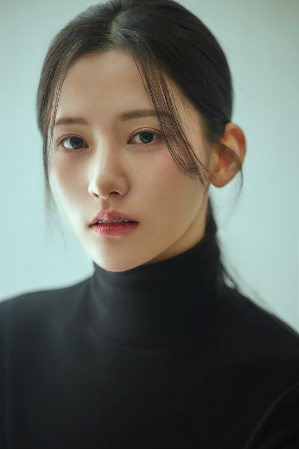 최유빈 as Shin Ha-yeon in Platinum - Behind Their Lives