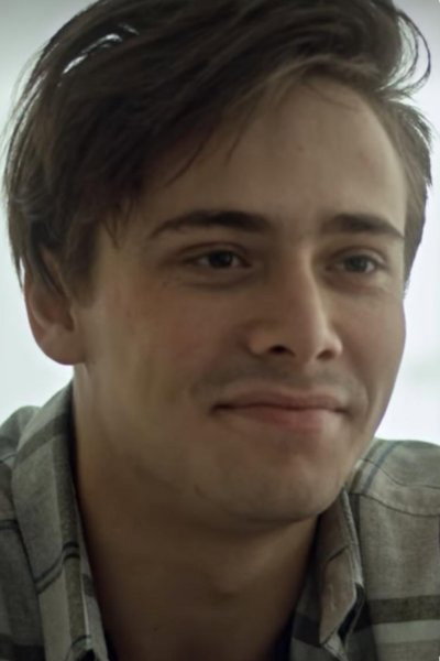 Igor Egholm as Bob in Julestjerner