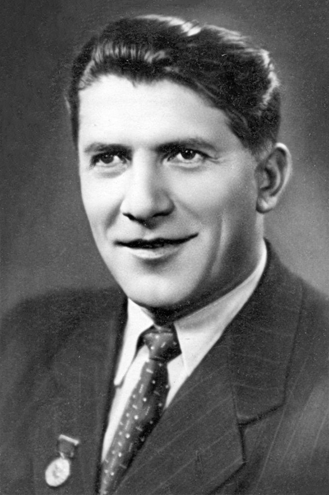 Николай Крючков as Burr in Velvet Season