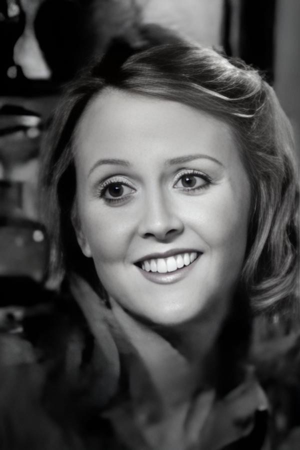 Cecilia Hart as Janice Hall in Mr. Sunshine