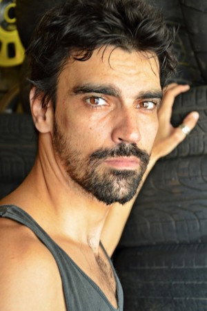 Márcio Mariante as Ele in DISCUSSÃO