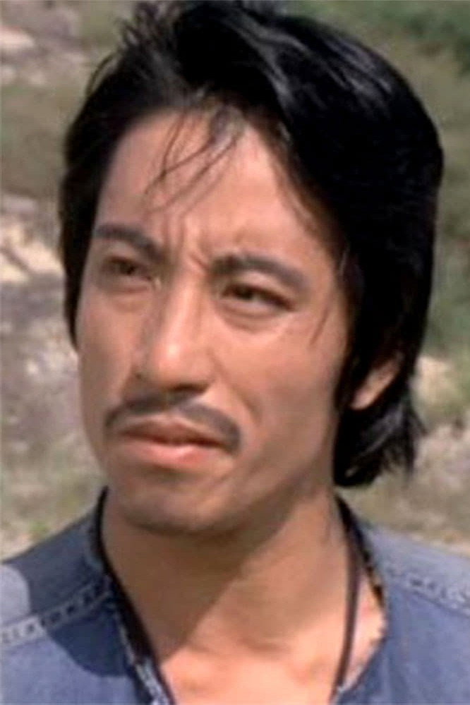 Tony Lou Chun-Ku as Eunuch Chen in The Master Strikes Back