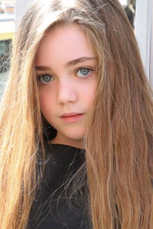 Jennifer Distaso as Beatrice piccola in Beatrice