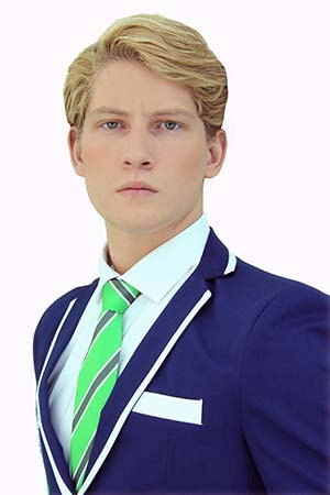 Nicolás Tapie as Derek Zuckerberg in The Juniors y La Fórmula Imperial