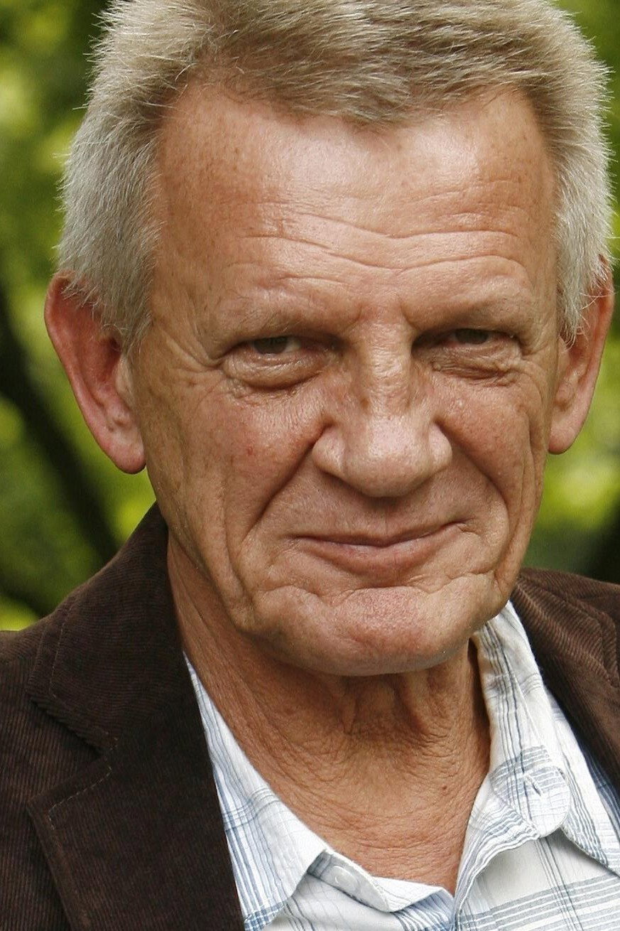Bronisław Cieślak as inżynier Bogdan Zawada in Znaki szczególne
