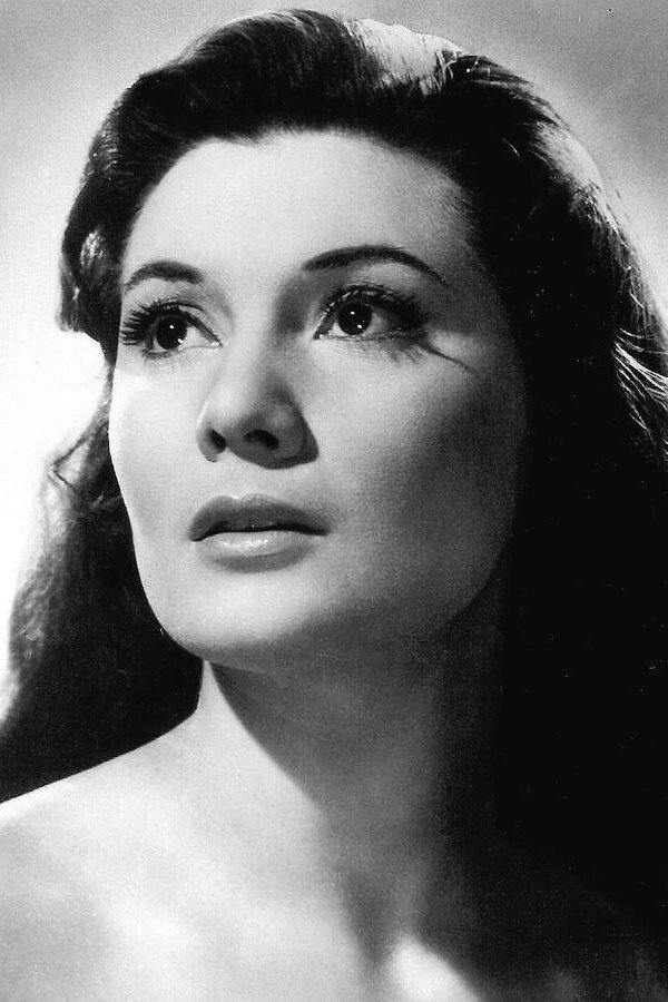 Margit Bara as Patóné, Mari in Summer Rain