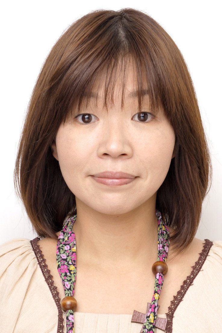 大久保佳代子 as Azuma in A Beloved Wife