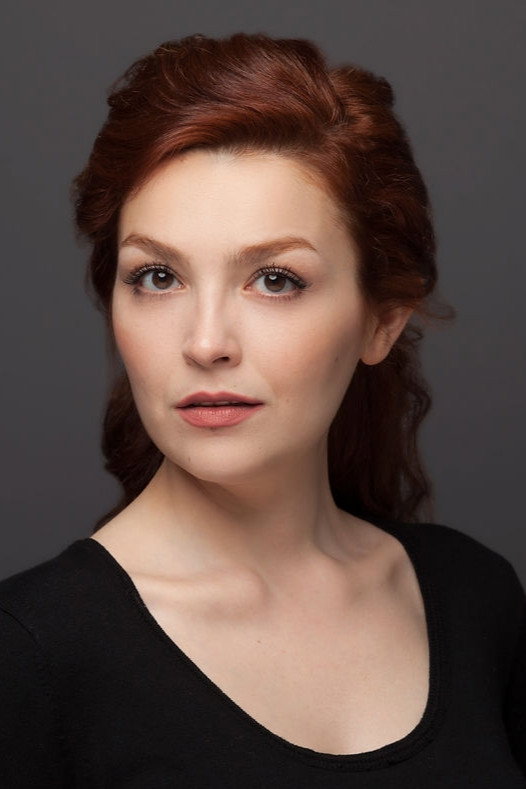 Özcan Tekdemir as Asli in Love Doesn't Understand Words