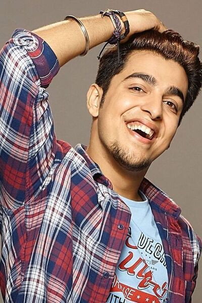 Gagan Arora as Happy in Tabbar