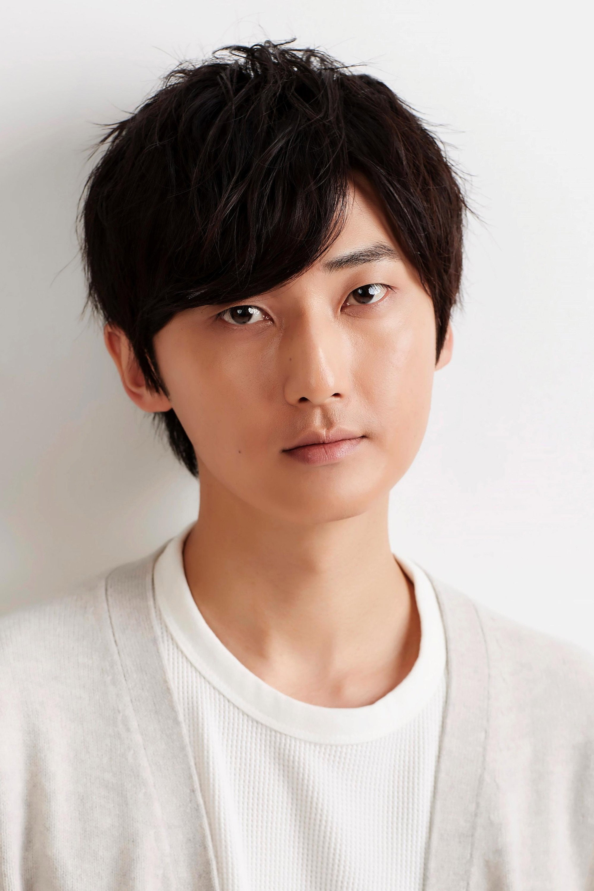 新井良平 as Tasuku Kuresawa (voice) in Sasaki and Miyano