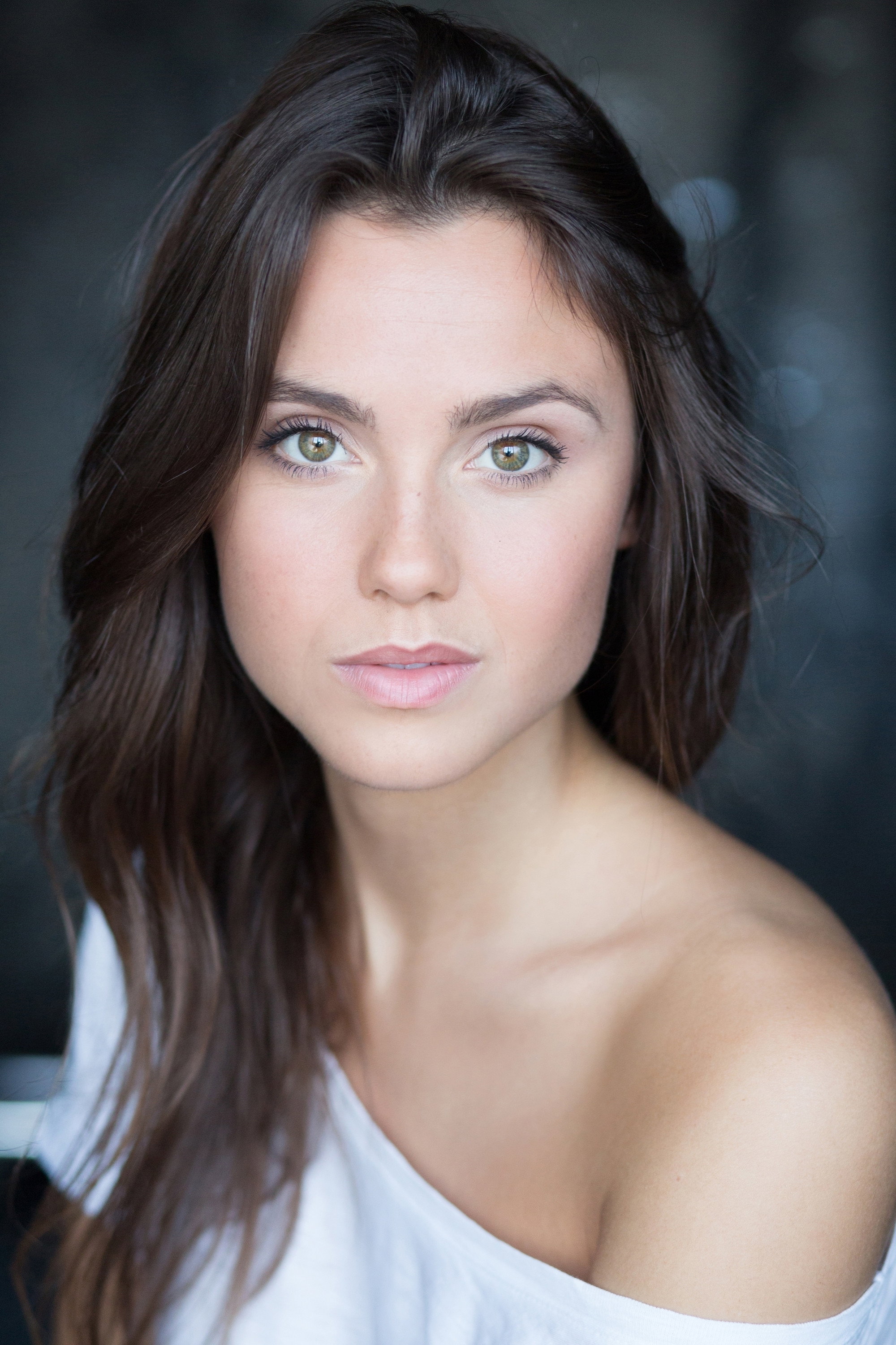 Poppy Drayton as Loretta Johnson in Home by Spring