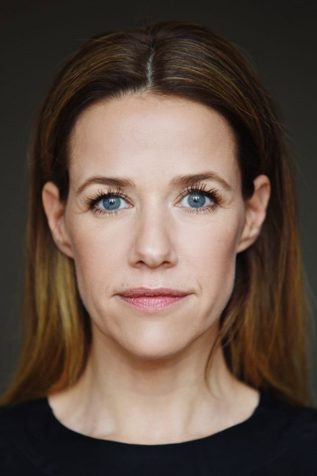 Alexandra Neldel as Dr. Anna Winter in Innocent