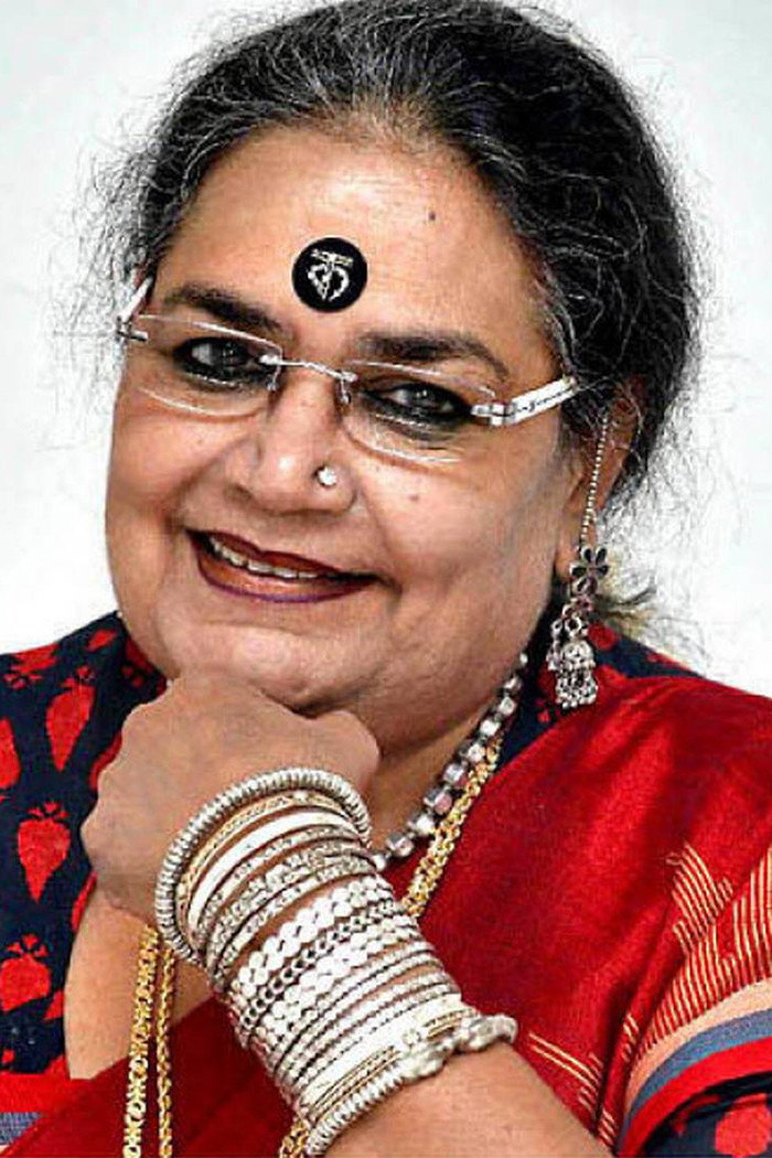 Usha Uthup as Kurisuveettil Mariyamma in Pothan Vava