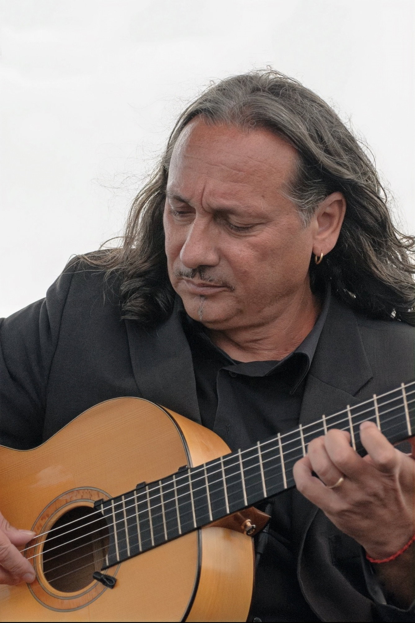 Antonio Ruiz as Flamencogitarrist in Renaud Garcia-Fons Trio Arcoluz
