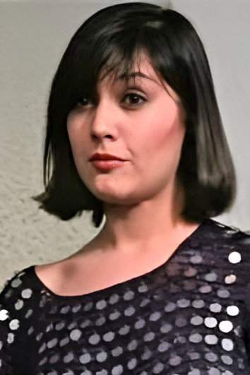 Andrea Albani as Betty in El Pico 2