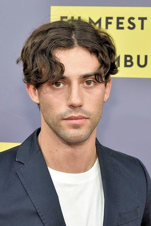 Aaron Altaras as Robert in Unorthodox