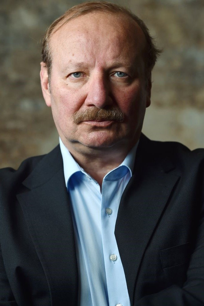 Rainer Reiners as Berndt Engemann in Eichwald, MdB