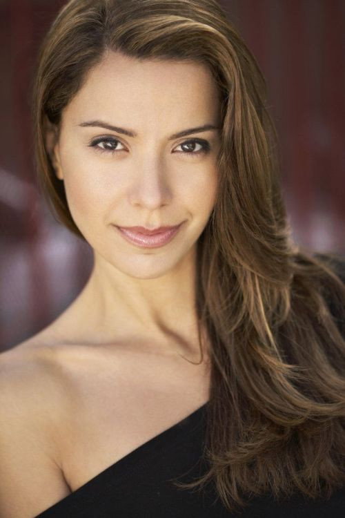 Anna Carolina Alvim as Francine in Home Invaders