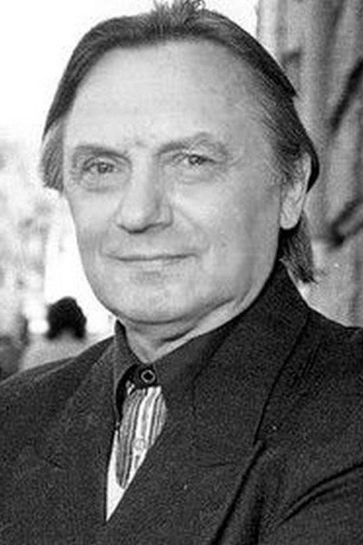 Владимир Воробьёв as deputy director in From Pay to Pay