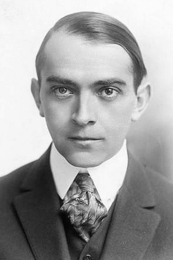 Arthur Aylesworth as Kendall in The Plot Thickens