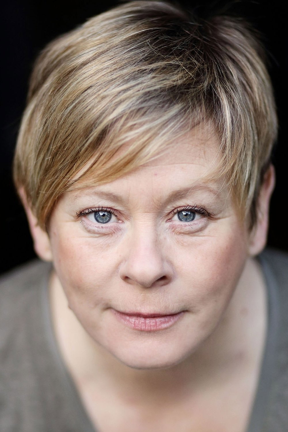 Jane Hazlegrove as Dete in Heidi