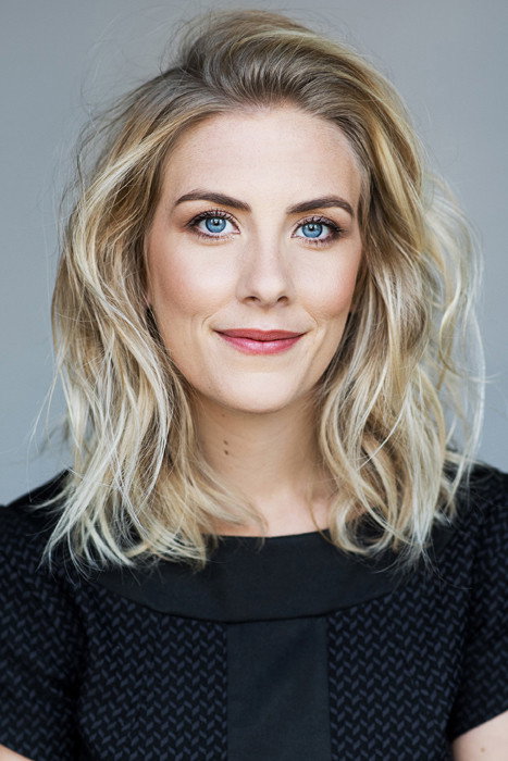 Émilie Perreault as Self - Host in L’avenir nous appartient