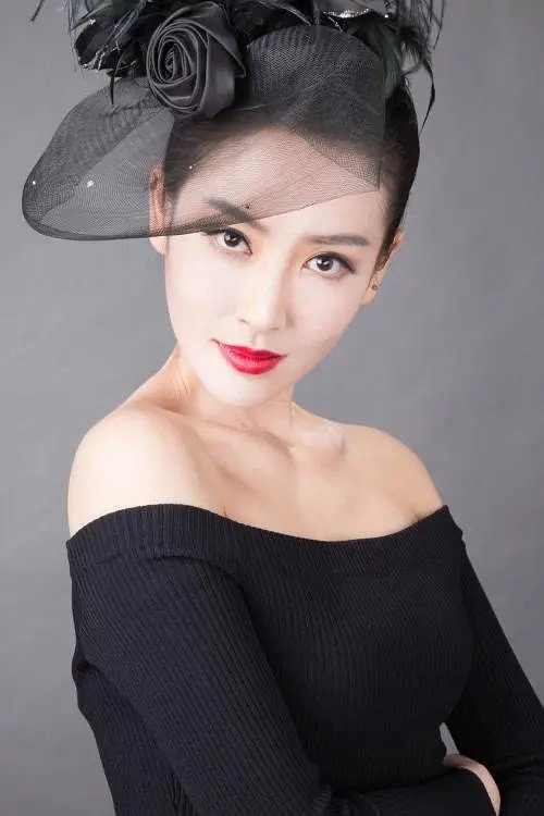 Yang Qing as 安娜 in Laugh and Cry Forbidden