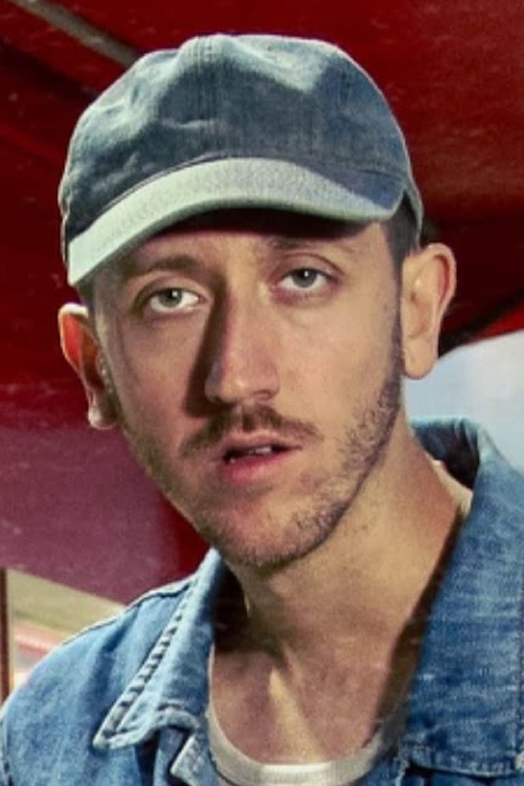 Jimmy Magardeau as Robin in Le Bus