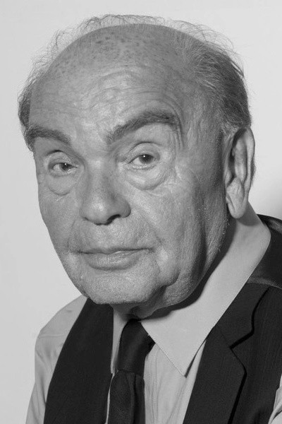 Владимир Шаинский as генерал-ветеран in Demobbed