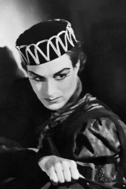 Leslie Edwards as Dr. Stahlbaum in The Nutcracker