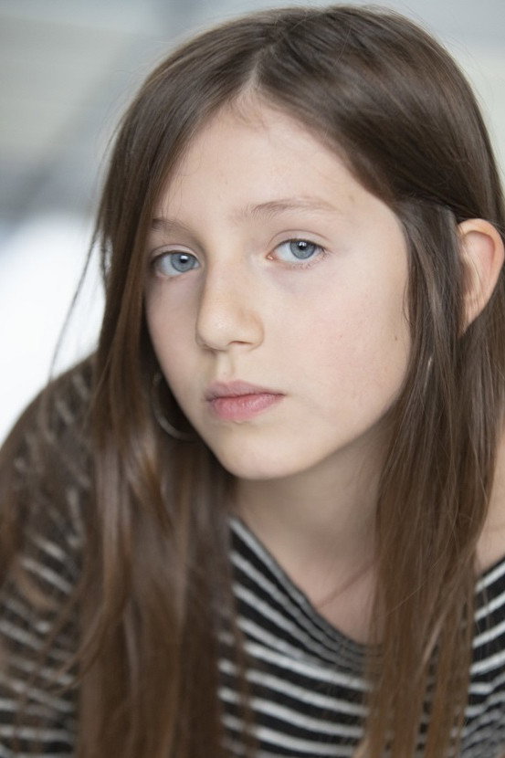 Augustine Széchényi Bensoussan as Zohra in Chicken
