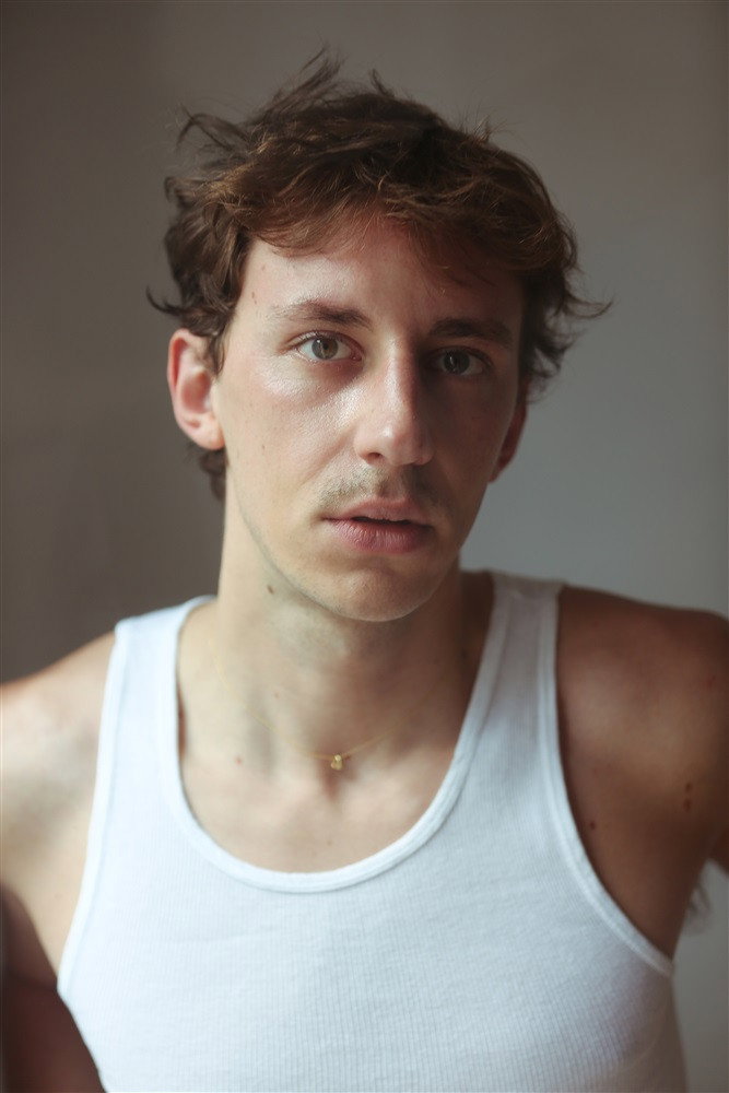 Alix Gavoille as Sam in Killer Influence