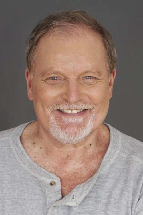 Soren Hellerup as Carl in Damage Done