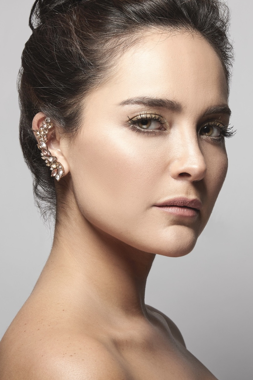 Jessica Decote as Luciana in La Casa de Luciana
