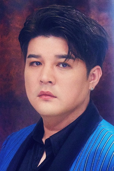 신동 as Self in Super Junior: The Last Man Standing