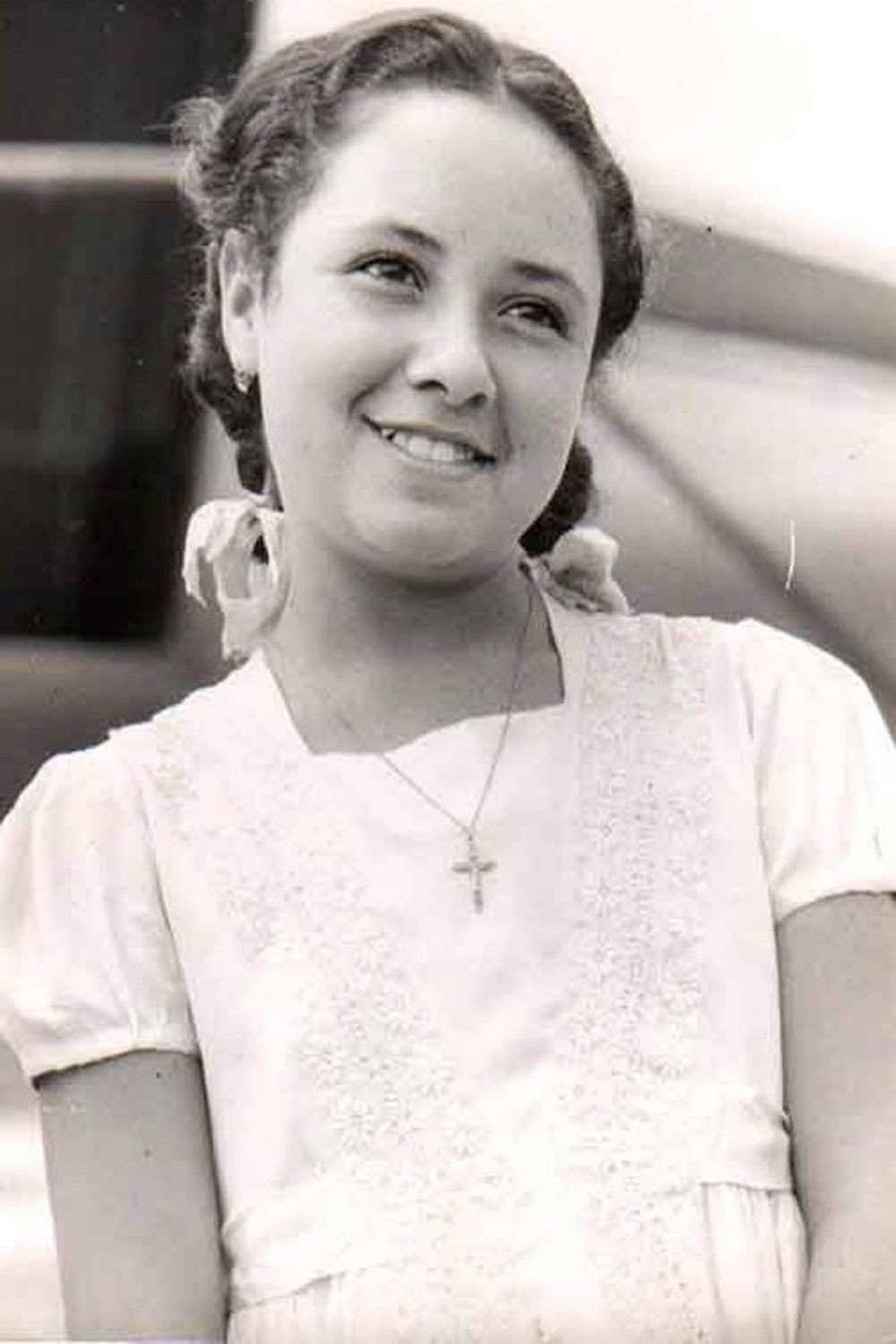 Evita Muñoz as Dolores "Lolita" Lomeli de Centella in Gotita de Amor