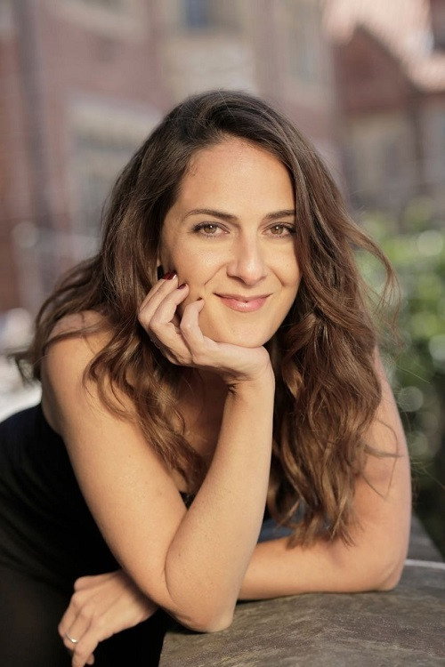 Tania Fálquez as Patricia Robayo in La mujer en el espejo