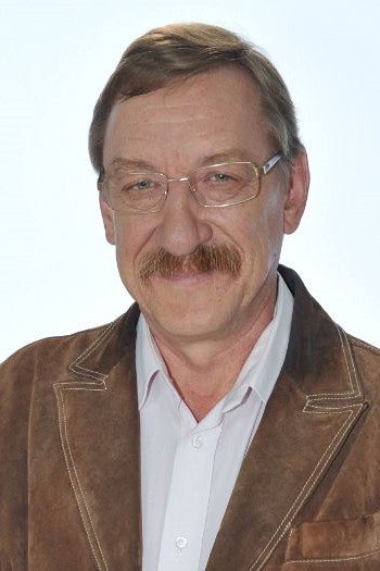 Sylwester Maciejewski as Stefan in Ławeczka