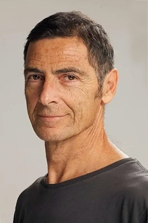 Gustavo Garzón as Antonio Ernesto López in Vulnerables