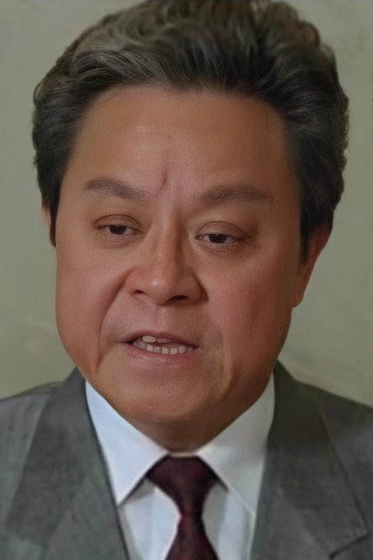 董驃 as Mr. Shih in That Enchanting Night